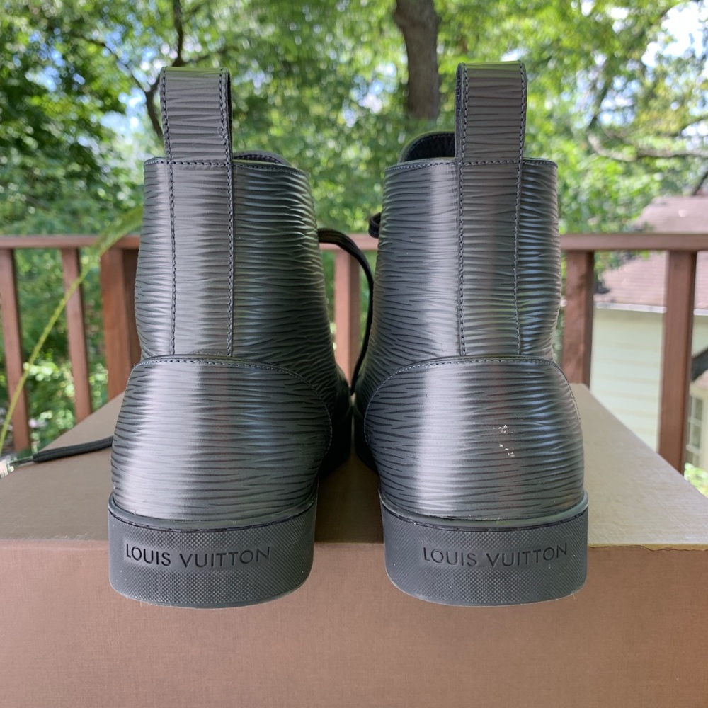 Authentic Louis Vuitton Epi Leather Sneaker - Picture 5 of 8